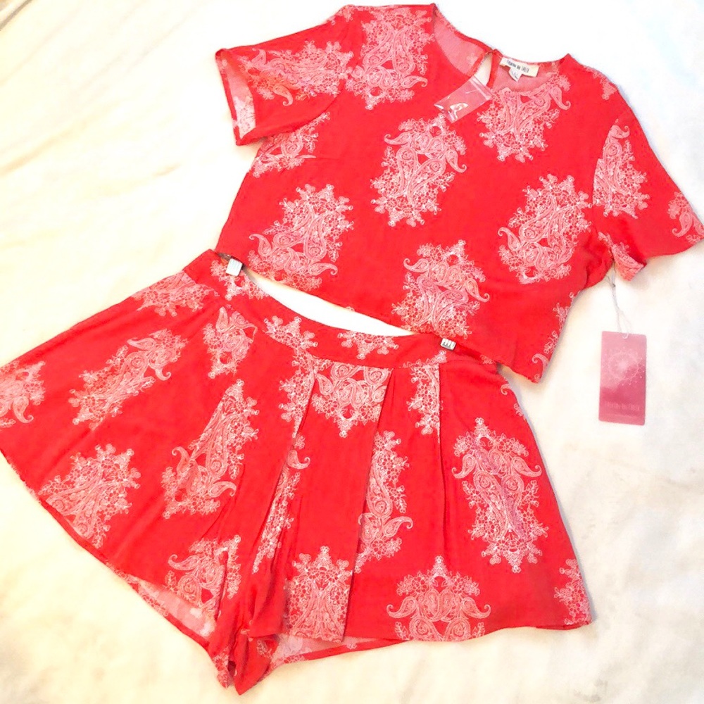 Coral and white two piece outfit - Picture 1 of 6